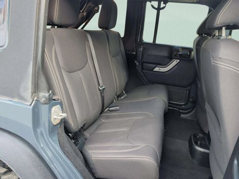 Used 2016 Jeep Wrangler Unlimited Rubicon w/ Connectivity Group AWD/4WD image 27