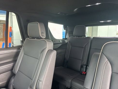 Used 2023 GMC Yukon SLT w/ SLT Premium Package image 31