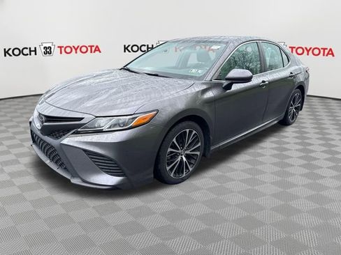 Used 2019 Toyota Camry SE FWD image 3