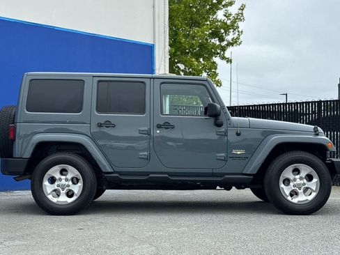 Used 2014 Jeep Wrangler Unlimited Sahara w/ Connectivity Group AWD/4WD image 2