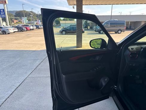 Used 2025 Chevrolet TrailBlazer RS w/ Convenience Package AWD/4WD image 15