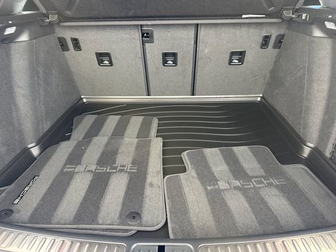 Certified 2025 Porsche Macan image 17