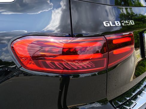 Used 2025 Mercedes-Benz GLB 250 image 14
