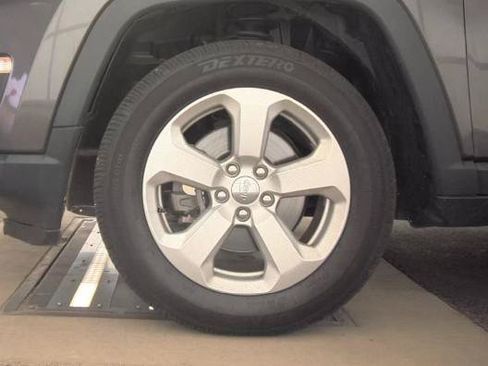 Used 2018 Jeep Compass Latitude w/ Popular Equipment Group AWD/4WD image 9