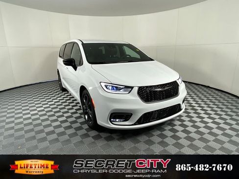 New 2026 Chrysler Pacifica Select image 1