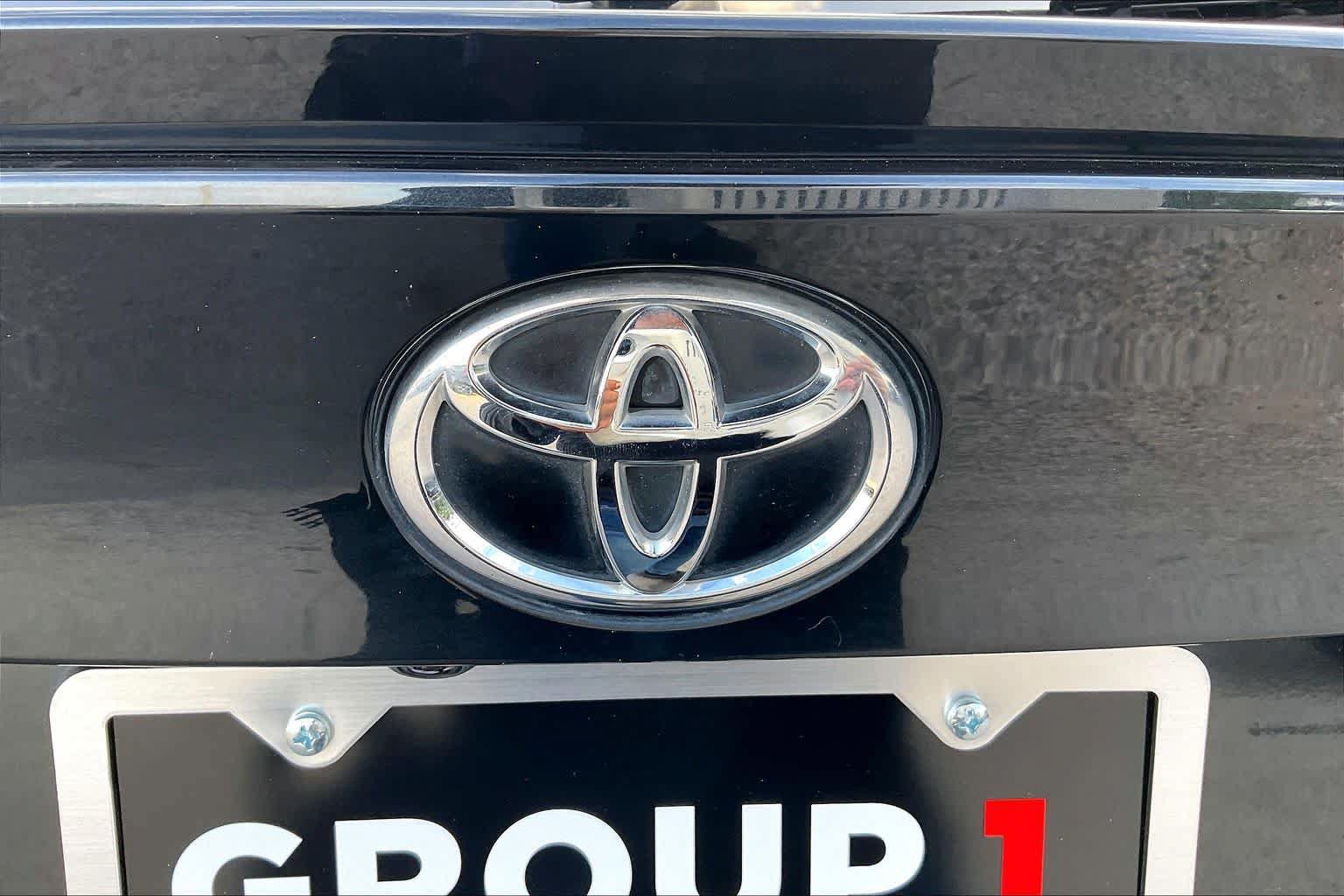 Used 2020 Toyota C-HR Limited FWD image 29