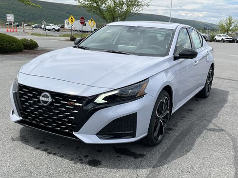 New 2026 Nissan Altima 2.5 SR w/ SR Premium Package AWD/4WD image 12