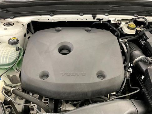 Used 2019 Volvo XC40 T5 Momentum AWD/4WD image 30