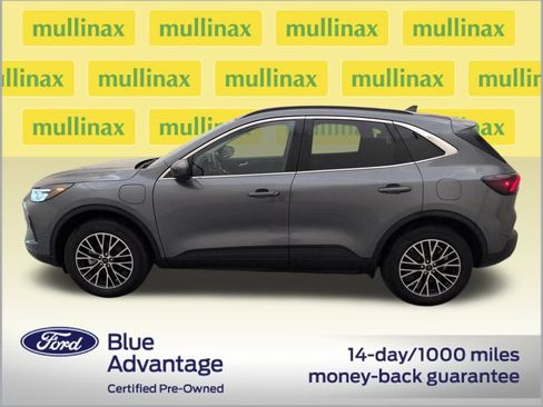 Used 2025 Ford Escape SE image 11