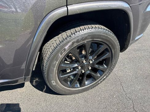 Used 2021 Jeep Grand Cherokee Laredo X image 23