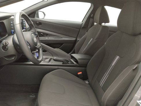 Used 2025 Hyundai Elantra Sport FWD image 17