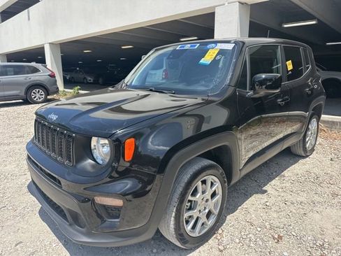 Used 2023 Jeep Renegade Latitude AWD/4WD image 7
