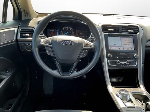 Used 2019 Ford Fusion SE image 5