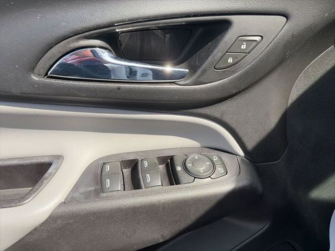 Used 2018 Chevrolet Equinox LS image 12