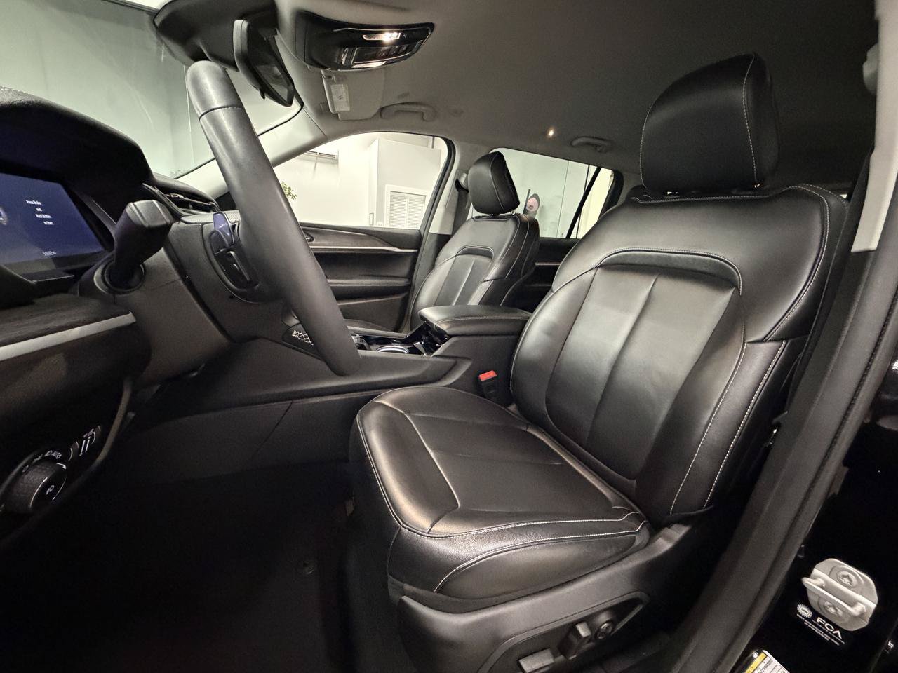 Used 2023 Jeep Grand Cherokee L Limited AWD/4WD image 9