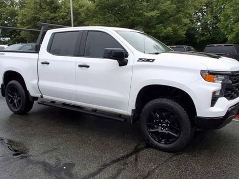 Used 2022 Chevrolet Silverado 1500 Custom Trail Boss AWD/4WD image 2