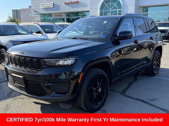 Used 2025 Jeep Grand Cherokee Altitude AWD/4WD image 6