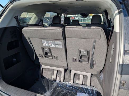 Used 2026 Kia Carnival FWD image 20