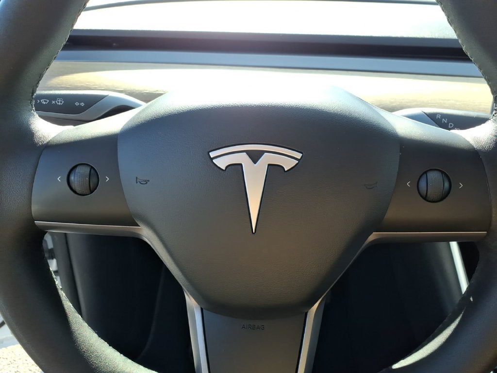 Used 2021 Tesla Model Y Long Range AWD/4WD image 5