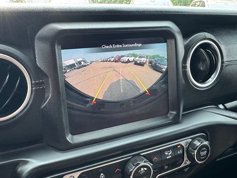 Used 2020 Jeep Wrangler Unlimited Sahara AWD/4WD image 34