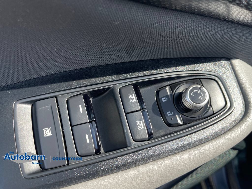 Used 2025 Subaru Outback Premium AWD/4WD image 11