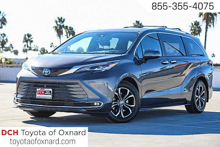 Used 2025 Toyota Sienna Platinum AWD/4WD image 1