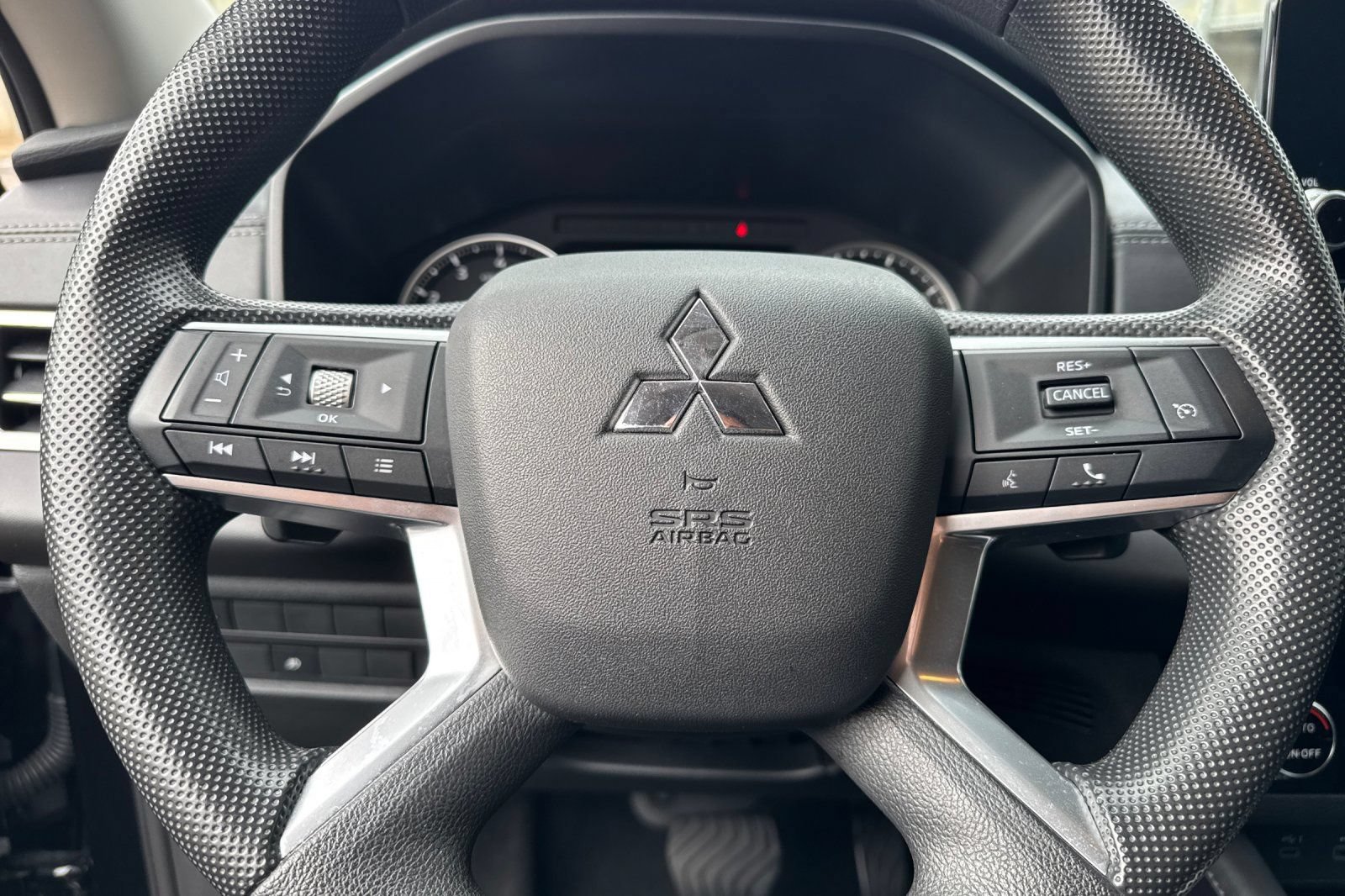 Used 2024 Mitsubishi Outlander ES FWD image 28