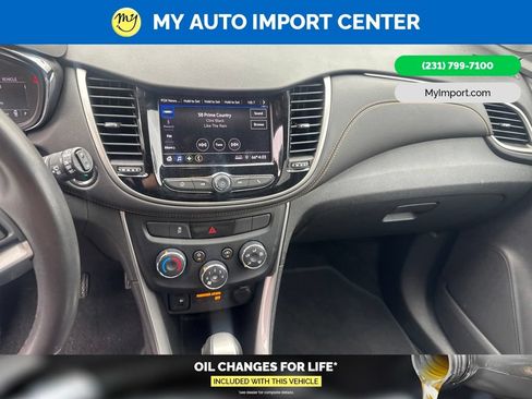 Used 2020 Chevrolet Trax LT w/ LT Convenience Package AWD/4WD image 10