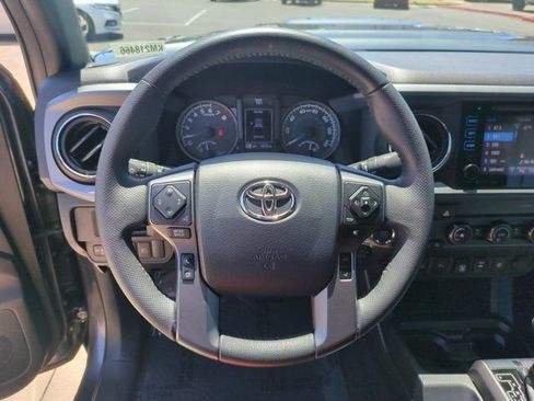Used 2019 Toyota Tacoma TRD Sport w/ Technology Package AWD/4WD image 18