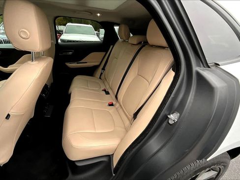 Used 2018 Jaguar F-PACE Premium image 20