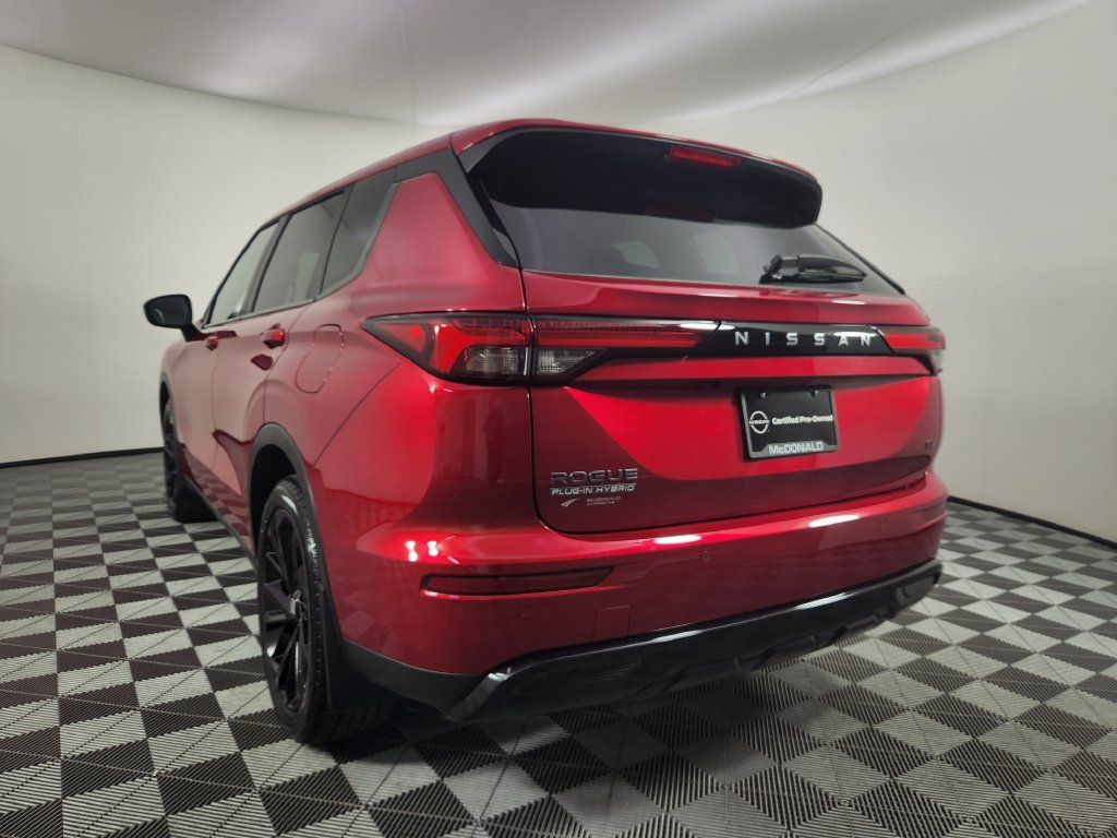 Used 2026 Nissan Rogue SL w/ Family Package AWD/4WD image 3