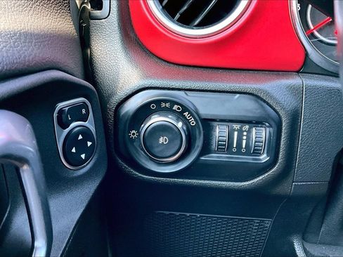 Used 2021 Jeep Wrangler Unlimited Rubicon AWD/4WD image 28