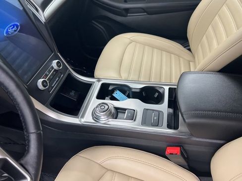 Used 2022 Ford Edge SEL w/ Convenience Package image 15