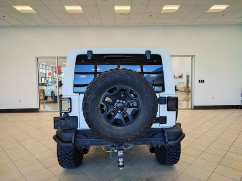 Used 2016 Jeep Wrangler Unlimited Sahara image 4