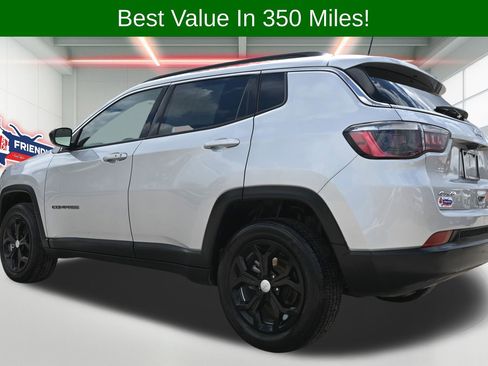 Used 2024 Jeep Compass Latitude image 2