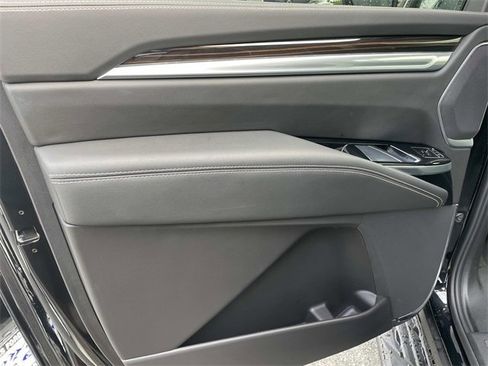 Used 2025 Cadillac Escalade ESV Premium Luxury image 22