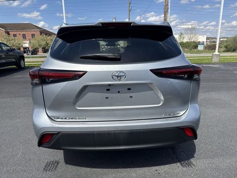 Used 2025 Toyota Highlander XLE AWD/4WD image 7