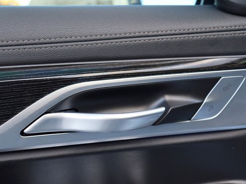 Used 2022 BMW 750i xDrive w/ M Sport Package image 25