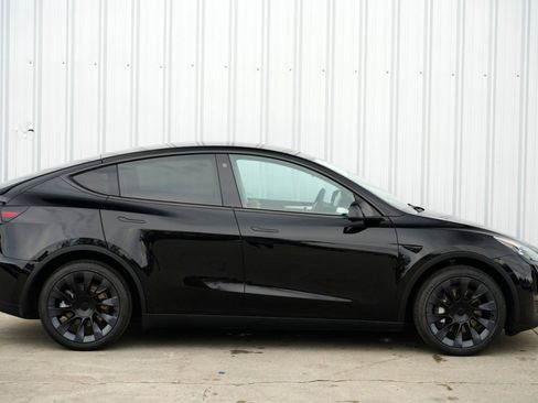 Used 2023 Tesla Model Y Long Range image 57