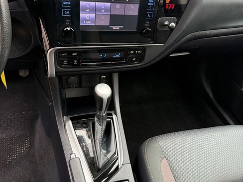 Used 2019 Toyota Corolla LE FWD image 17