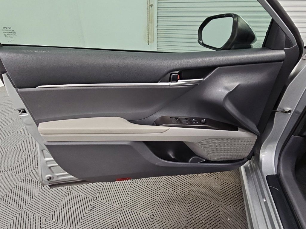 Used 2021 Toyota Camry SE FWD image 30