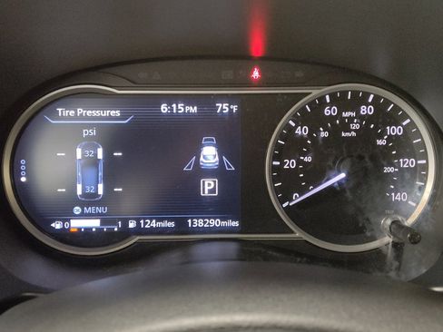 Used 2018 Nissan Kicks SR w/ Premium Package FWD image 23