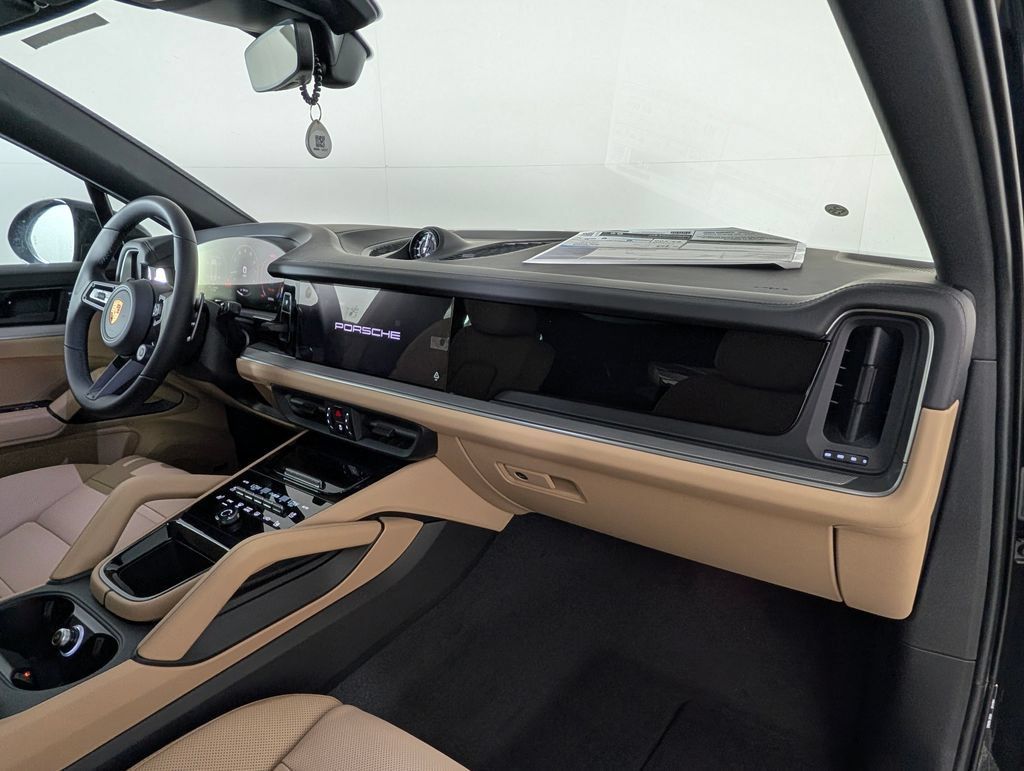 New 2026 Porsche Cayenne Coupe AWD/4WD image 17