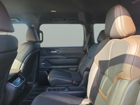 New 2026 Nissan Armada SL w/ Captain's Chari Seat Package image 10