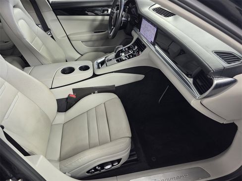 Used 2019 Porsche Panamera 4 image 30