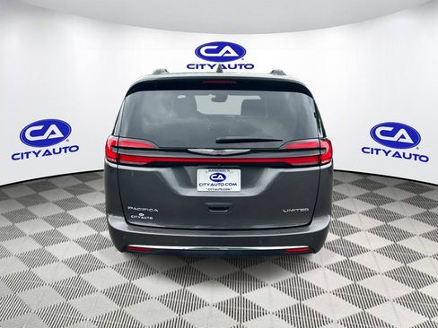 Used 2023 Chrysler Pacifica Limited FWD image 5