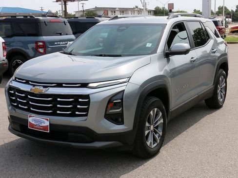 Used 2025 Chevrolet Equinox LT w/ Convenience Package II AWD/4WD image 2