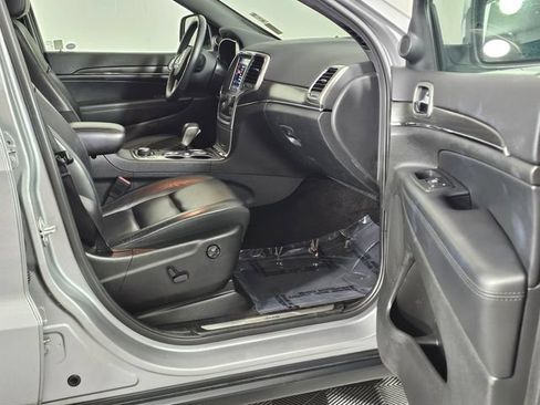Used 2018 Jeep Grand Cherokee Limited AWD/4WD image 12