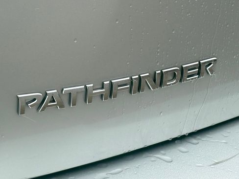 Used 2019 Nissan Pathfinder Platinum image 11