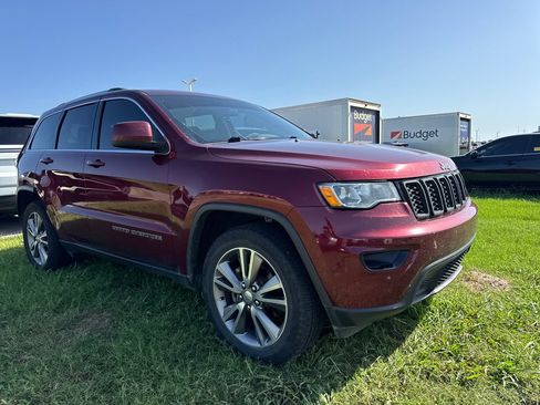 Used 2020 Jeep Grand Cherokee Laredo RWD image 3